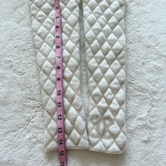 CHANEL women winter cashmere set scarf/ hat Authentic Retail 4500$ - Picture 3 of 10